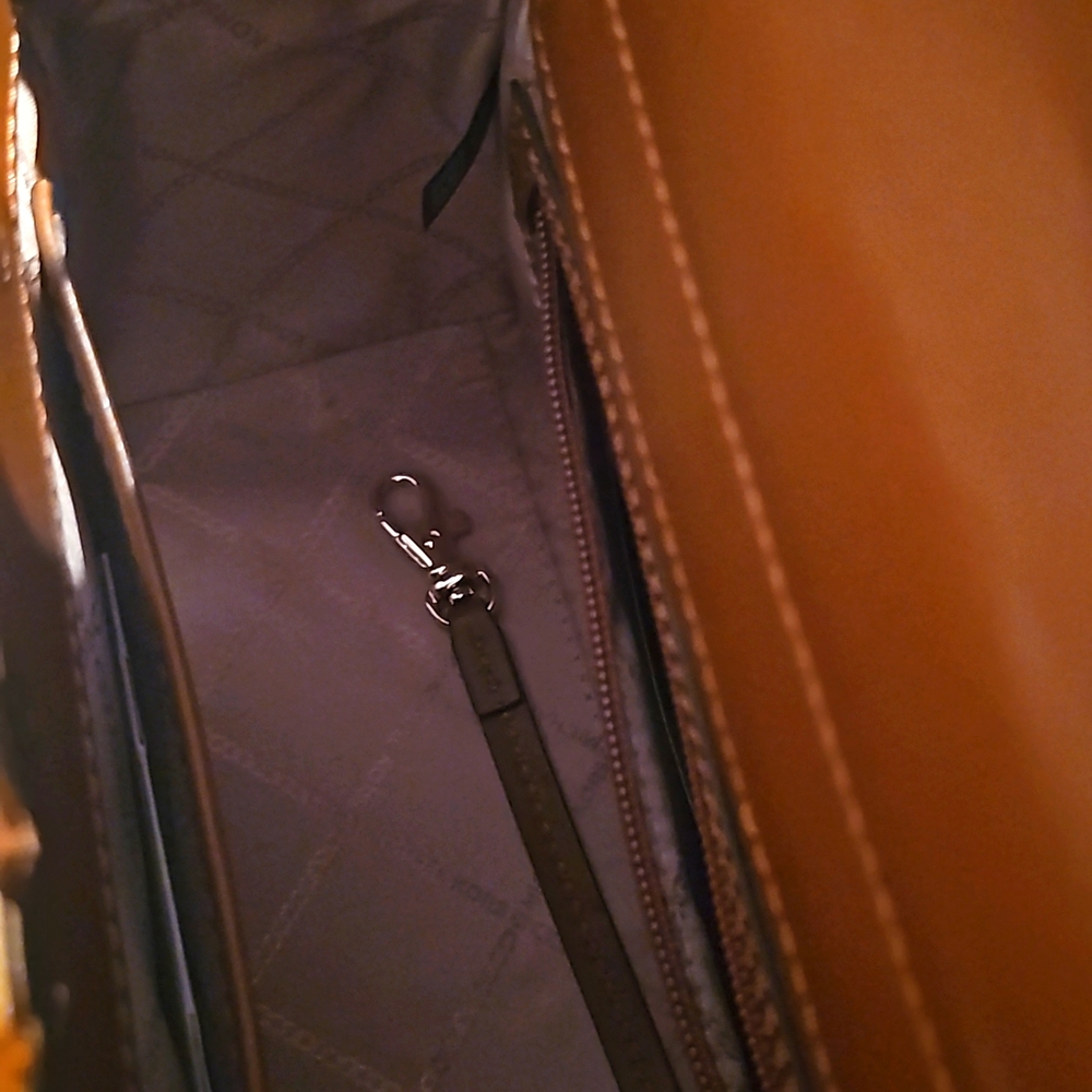 New. MK SATCHEL - Picture 16 of 16